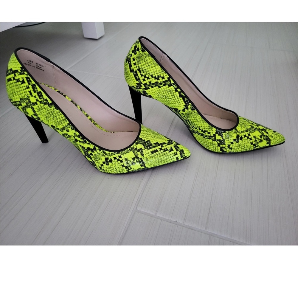 Kendall & Kylie Neon Yellow Snake-Print Pointed Toe Pumps